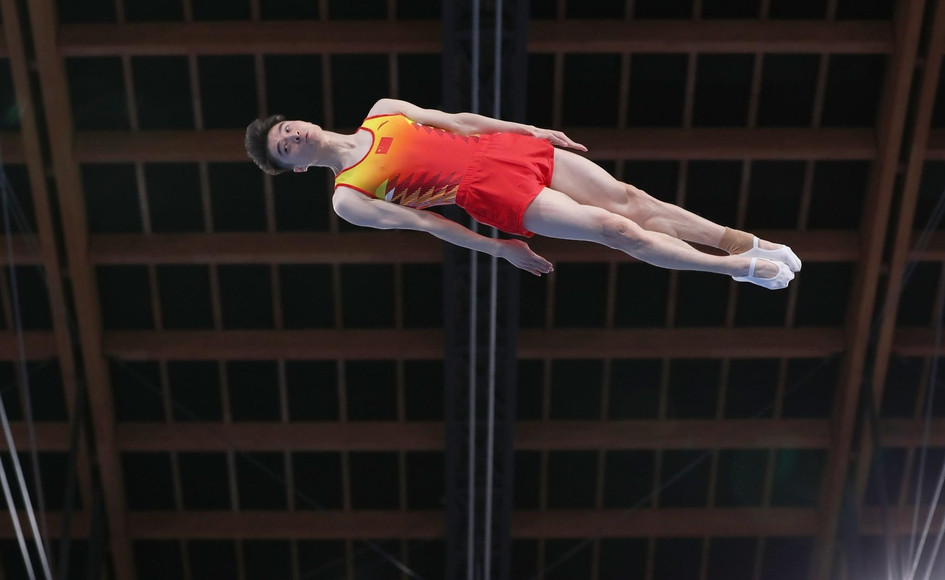 蹦床锦标赛:飞跃的艺术 蹦床锦标赛:飞跃的艺术