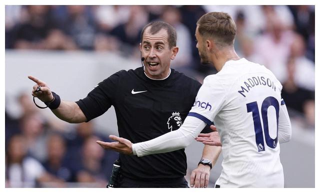 英超裁判新规引发争议,影响比赛公正性 英超裁判新规引发争议,影响比赛公正性